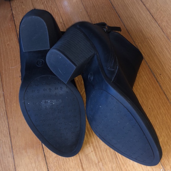 Dolce Vita DV Black Vegan zipper block heel booties, all man made materials, 8 - Picture 5 of 11